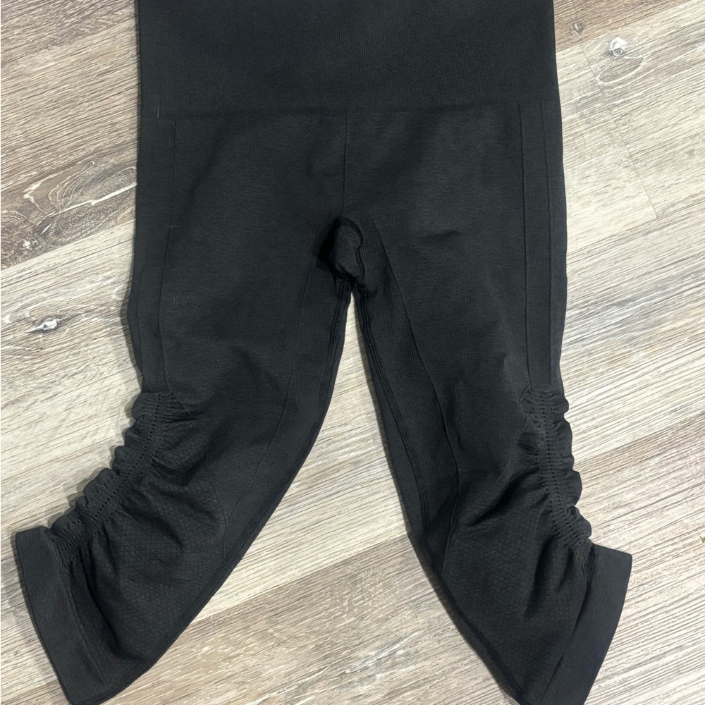 Lululemon capris - Picture 2 of 2